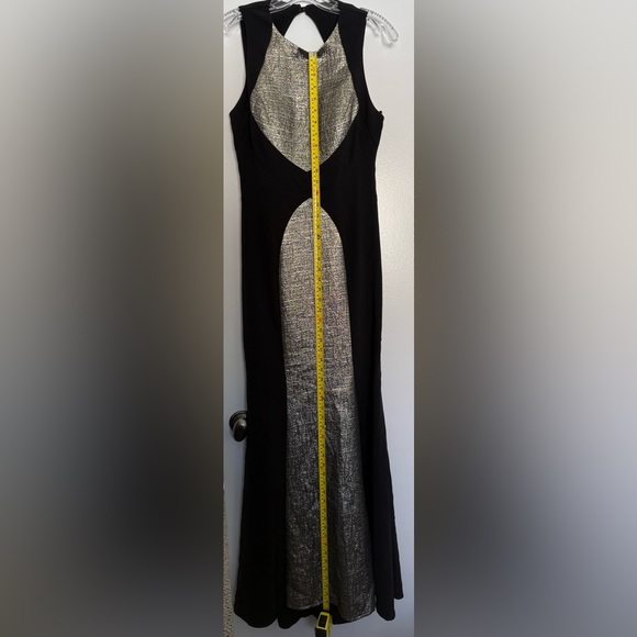 Carmen Marc Valvo Gown size 6. Black/Gold with open back. - Picture 10 of 11